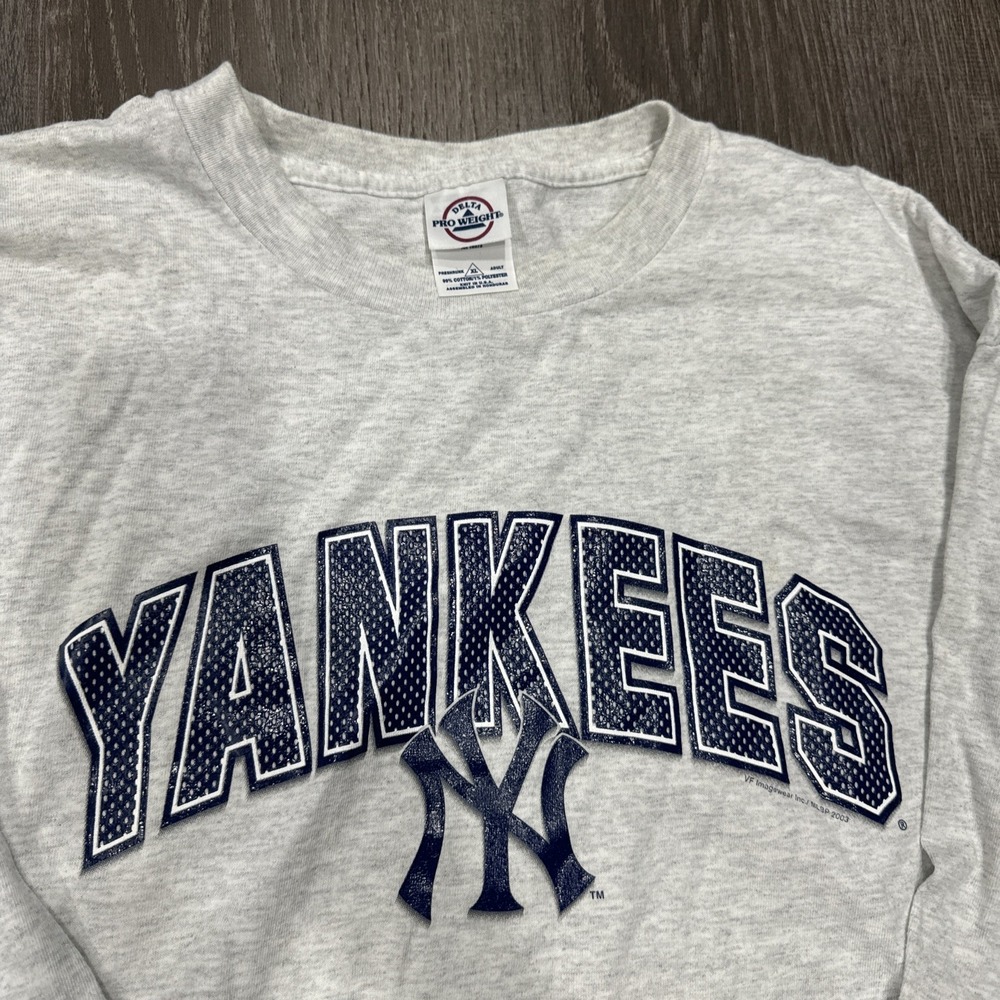 EUC VTG Y2k New York Yankees Long Sleeve Graphic Center Logo Gray Spellout